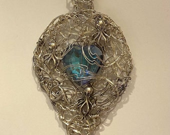 of patterns and currents - huge pendant or small wall hanging? - octopus crystal heart wirework thingy