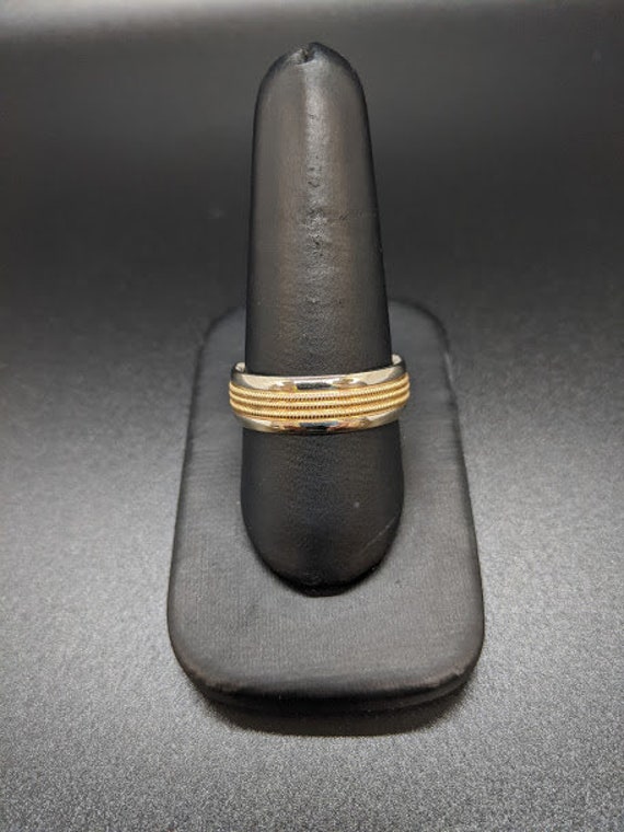 Two-Toned 14Kt. Gold Mens Band Ring.