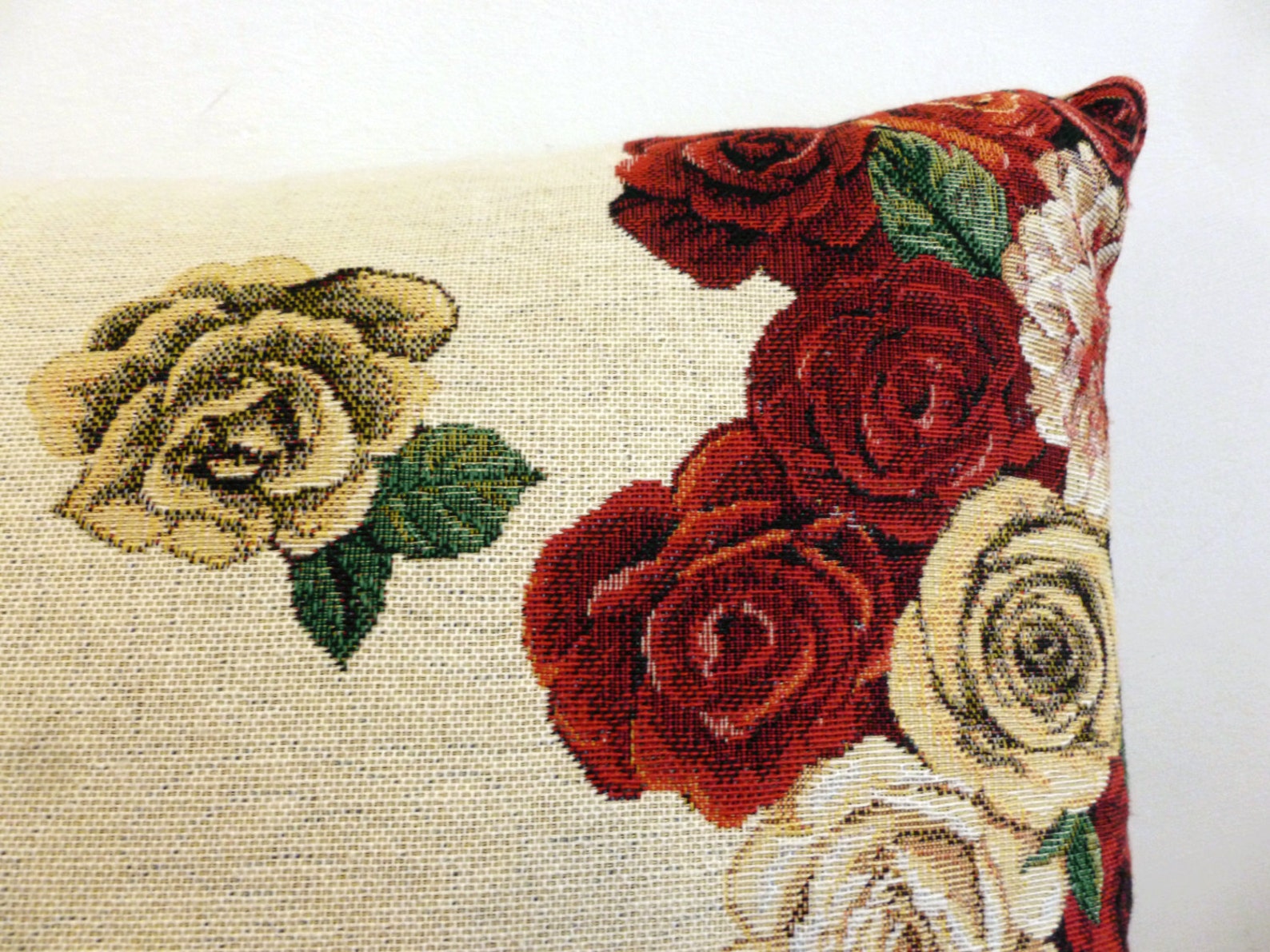 OiseauVoler Copricuscino decorativo 3D con fiori fatti a mano, per divano, letto, soggiorno, casa in fattoria, decorazione per la casa, 45 x 45 cm, beige