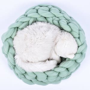 Cat bed Merino wool Chunky cat bed Cat cave Crochet bed Chunky Knit Pet cave Pet Bedding Arm knit bed Cat house Pet lover