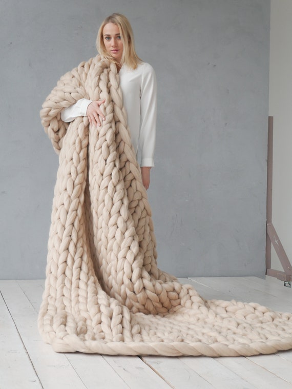 Chunky wool blanket: A giant arm knitting yarn throw blanket - TheSuperBOO!