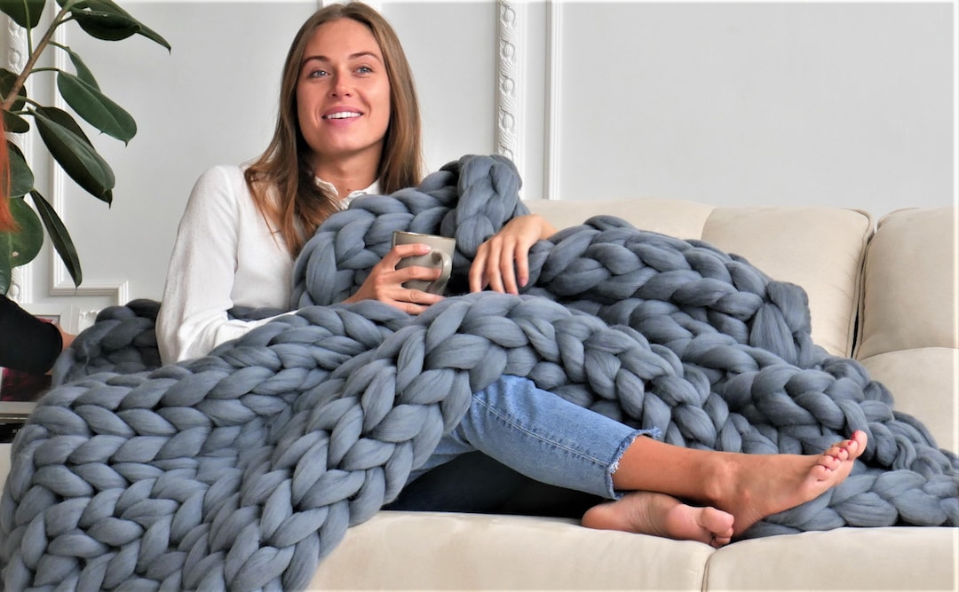 LICHUXIN Giant Chunky Knitted Blanket Thick Yarn Wool Bulky Knitting Throw  Blankets Nordic Chunky Blanket for Yoga Mat Rug Home Decor Gift (Color 