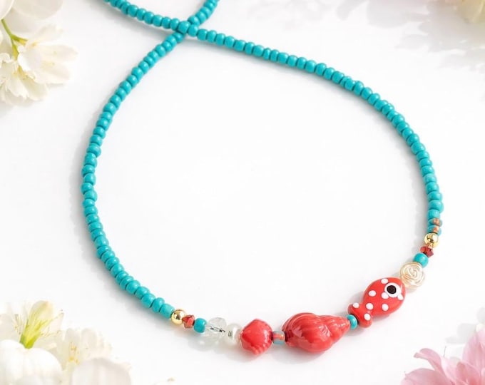 Collier inspiré de la mer – Perles turquoise , coquillage et poisson rouge