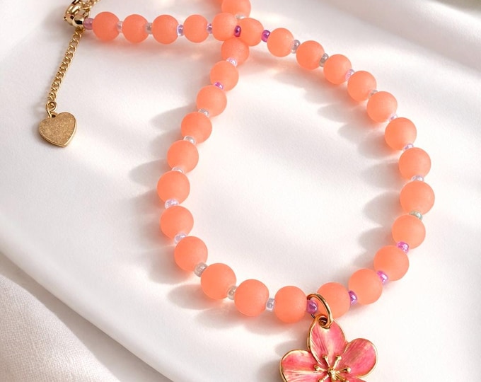 Collier en pierres et en perles de nacrée arc en ciel