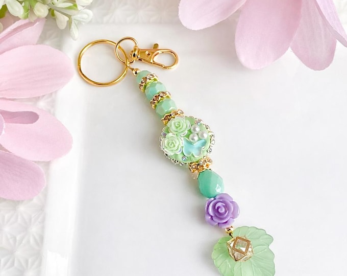 Porte clé floral pastel fait main – bijoux printanier perles pastel fleurs – bracelet romantique printemps – cadeau femme délicat