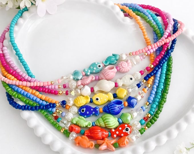 Collier inspiré de la mer – Perles turquoise , coquillage et poisson rouge