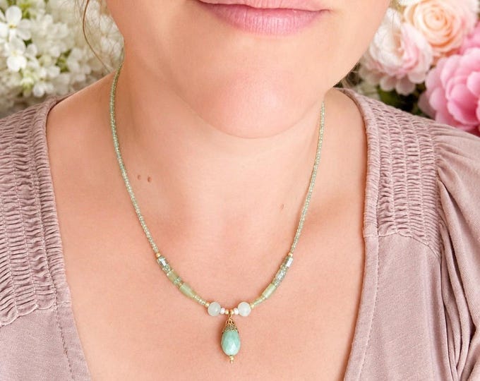 Collier floral pastel fait main – bijoux printanier perles pastel fleurs – bracelet romantique printemps – cadeau femme délicat