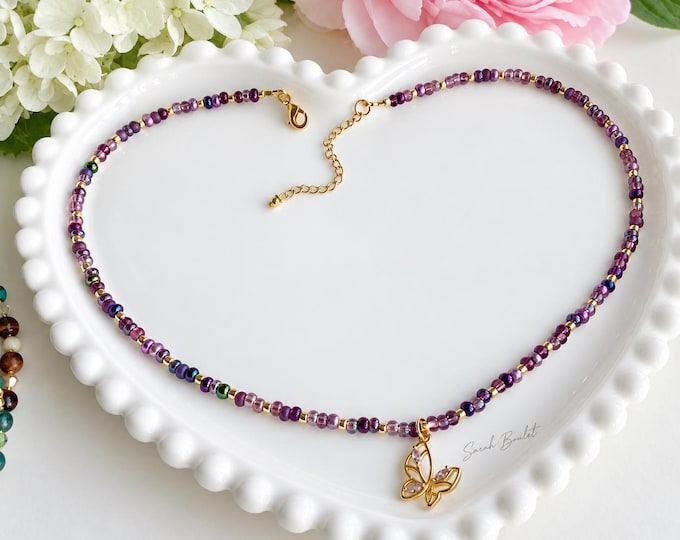 Collier papillon violet