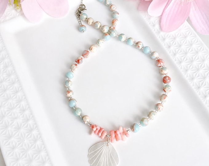Collier en jaspe peace & pendentif coquillage en nacre