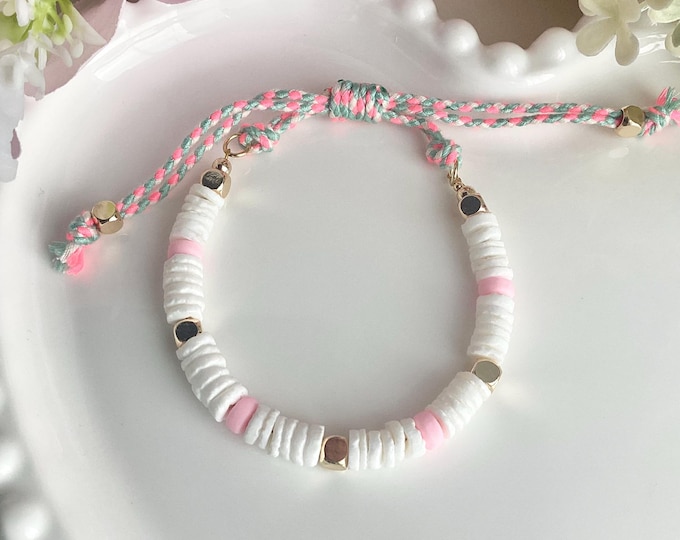 Bracelet , une création inspirée de la douceur de l’été et de la mer.