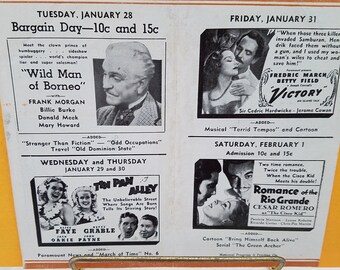 Peut inclure: Une publicité de cinéma d'époque pour une semaine de films. La publicité comprend les titres "Wild Man of Borneo", "Victory", "Tin Pan Alley" et "Romance of the Rio Grande". La publicité comprend également les dates et les prix de chaque film.
