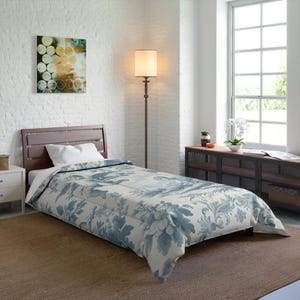 Elegante juego de edredón floral de toile francés Blue Angels, ropa de cama independiente, estilo shabby chic, decoración victoriana cottagecore, tamaño Queen, King y Twin. 68" × 88"