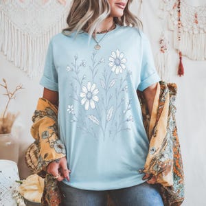 Blue Cotton Comfort Colors Daisies Wildflowers Tshirt White Florals Flower Graphic Tee Gardener Daisy Spring Shirt Gift for Mom WIld Flowers