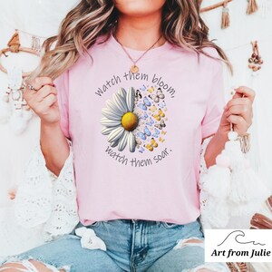 Daisy Butterfly T Shirt, Butterflies Top, Wildflower Shirt, Cottagecore Shirt, Flower Tshirt, Flowers Gift T-shirt, Botanical Tee, Flower