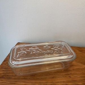 Vintage glass refrigerator box, clear glass ivy pattern refrigerator box with lid