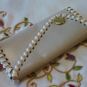 Clé en cuir Vintage - étui en cuir dames en crème - détient 4 clés - fermeture par bouton pression - cadeau pour tous ceux de la Caisse