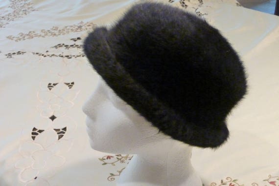 Vintage Ladies Fur Hat - Black Angora Womens Hat - 70s  display picture 1