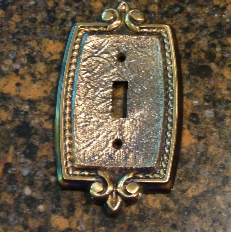 AMEROCK BONAVENTURE ANTIQUE WHITE DOUBLE SWITCH PLATE COVER