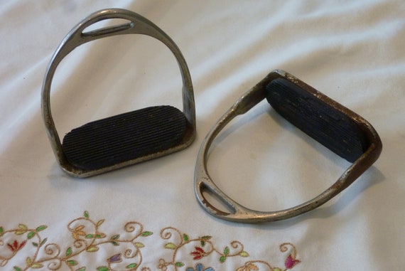 Paire D'étriers En Fer Pour Selle Anglaise – Vintage, équitation, 1PR