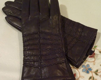 Vintage Leather Gloves - Women's Dark Chocolate Driving Gloves - Smart and Sophisticated - Wonderful Detailing  - Fleece Lined -  Size 7