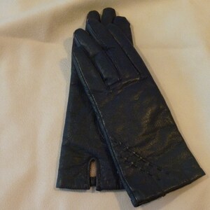 Vintage Leather Gloves - Women&#39;s Navy Driving Gloves - Smart and Sophisticated  - Wool Lined -  Size 7