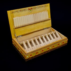 Scatola di sigarette in legno Scatola di sigarette vintage Custodia di sigarette fatta a mano Scatola di legno Accessorio per fumatori Scatola decorata Scatola pirografata Regalo