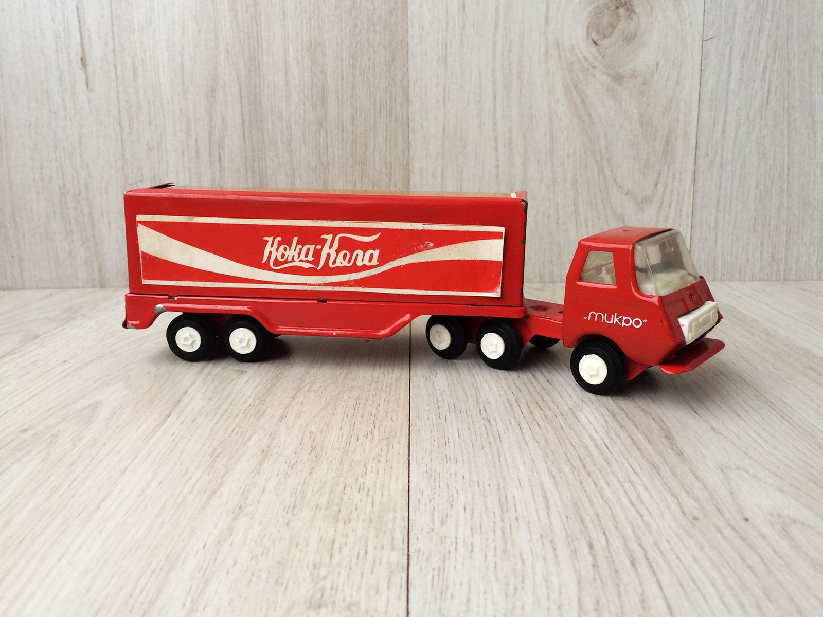 Caminhão coca cola bottle truck 1937 escala 1/87 em Promoção na Americanas