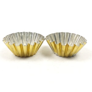 Vintage muffin cups set of 2 Baking molds Tin muffin cups Metal cupcake Tin cupcake Retro cupcake Kitchen Decor Gift for housekeeper