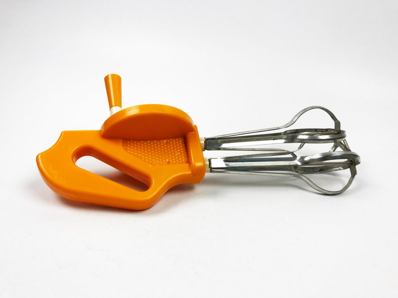 Vintage egg scrambler 1970s DDR Retro egg beater Rotary egg mixer Manual egg mixer Old whisk Kitchen decor Vintage kitchen Retro decor Gift image 2