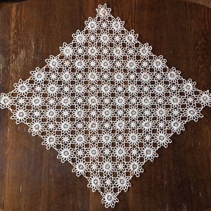 Vintage crochet doily 25&quot;x25&quot; Handmade tablecloth Hand knitted lace Crochet tablecloth Table decor Kitchen decor Cabinet decor Gift idea