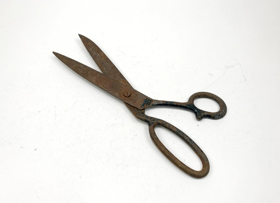 Vintage Black Handle Scissors Pair of Old Scissors Sewing Shears Sewing  Fabric Scissors Craft Scissors Deluxe Kleencut Pinking 