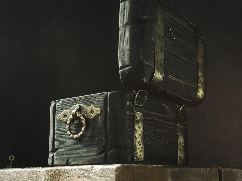 Cofre del tesoro pirata de madera negra pequeña caja de | Etsy