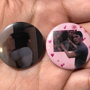 Jerma985 - Jerma Twitch Dumptruck / Dumpy Meme Pins - Set di 2 pulsanti Pinback - 1,25 pollici