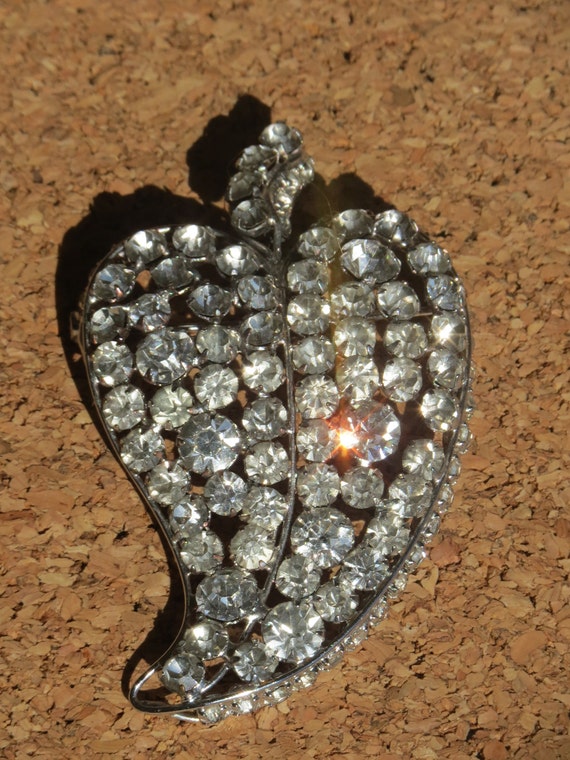 Adele Simpson Stunning Rhinestone Brooch ES23
