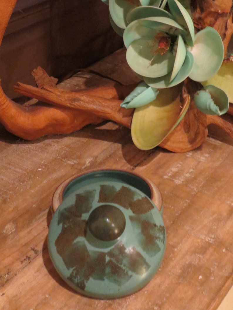 Touch of Sanibel Lidded Jar Trinket Box,Shell holder Studio Pottery Beach ES4