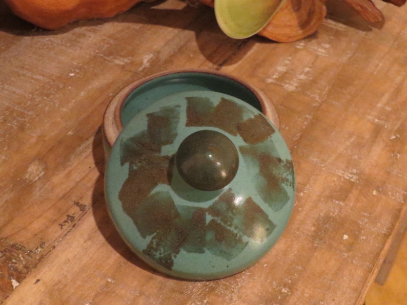 Touch of Sanibel Lidded Jar Trinket Box,Shell holder Studio Pottery Beach ES4