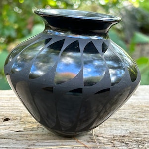Manuel Olivas Mata Ortiz Blackware Pot