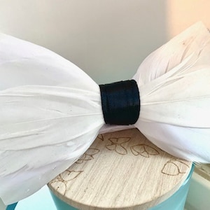 Clásico - Pajarita de plumas de ganso de las nieves