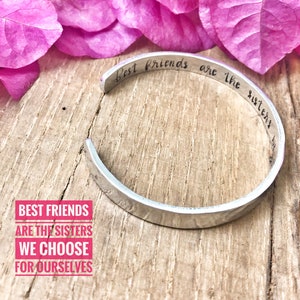 Beste Freunde Manschettenarmband, gestempelte Freundin Manschette, Geschenkidee Beste Freundin, Beste Freunde Schwestern, die wir wählen