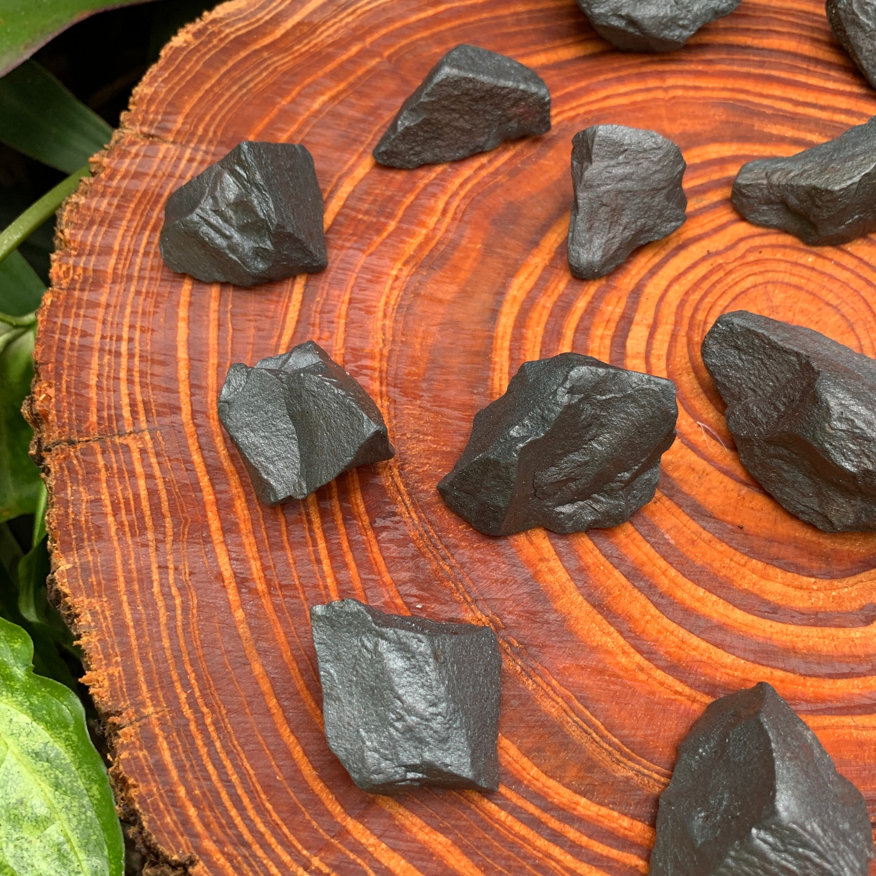 Hematite Raw Stones (0.751.50 Inch AA Grade 1624 Pieces Per Pound