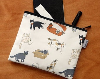 large fancy pouch / cosmetic pouch / laminated pouch / waterproof pouch / travel bag / travel pouch / cosmetic bag