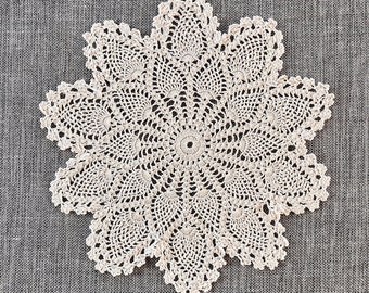 Vintage Crochet Doily, fine ecru pineapple pattern vintage doily