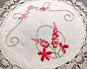 Vintage Embroidered Linen Doily, embroidered pink and red flowers with crochet lace trim