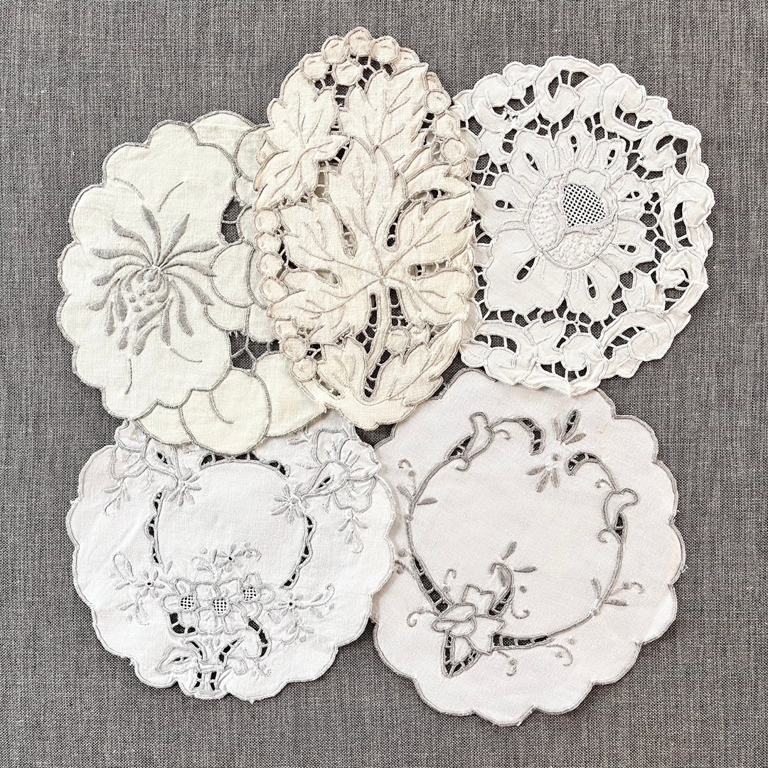 Embroidered Doily Bundle With 5 Assorted Vintage Doilies Etsy