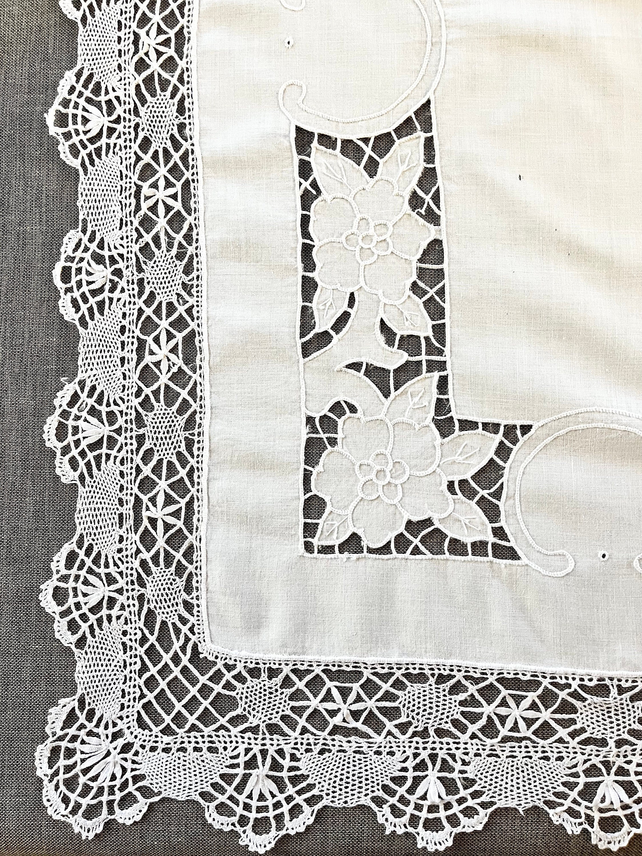 ヴィンテージ刺繍テーブルクロス、カットワーク刺繍が施された大きな 