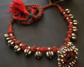 Wunderschöne hängende Perlen-Silberhalskette, 925er Massivsilber-Halskette, antiker Stammes-Indianer-Hochzeits-Braut-Halskettenschmuck