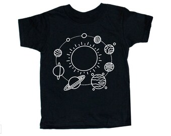 Kinder Jungen Kleidung, Kleinkind Junge Shirt, Space, Solar System, Kinder Jungen Outfit, Baby Junge, trendy Junge Kleidung, Niedliche Jungen Kleidung