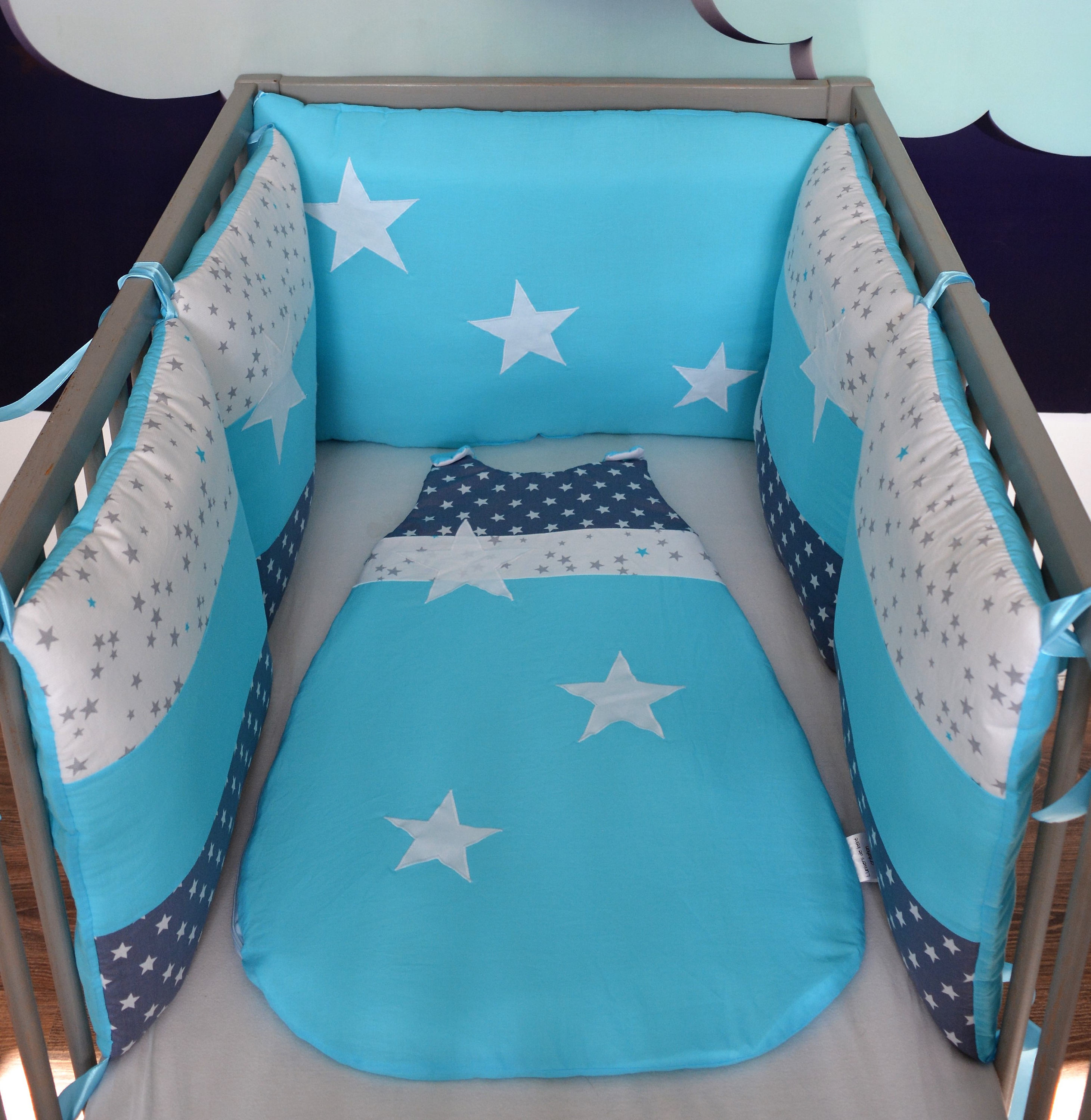 Tour de Lit et Sa Gigoteuse 0-6 Mois Bleu, Gris Étoiles Blanche