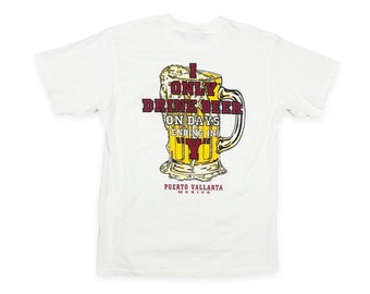 VTG 90s Beer Graphic Tee Je ne bois que de la bière les jours se terminant par Y Peurto Vallarta Mexique Tourist Graphic T Shirt années 1990 vintage Large L