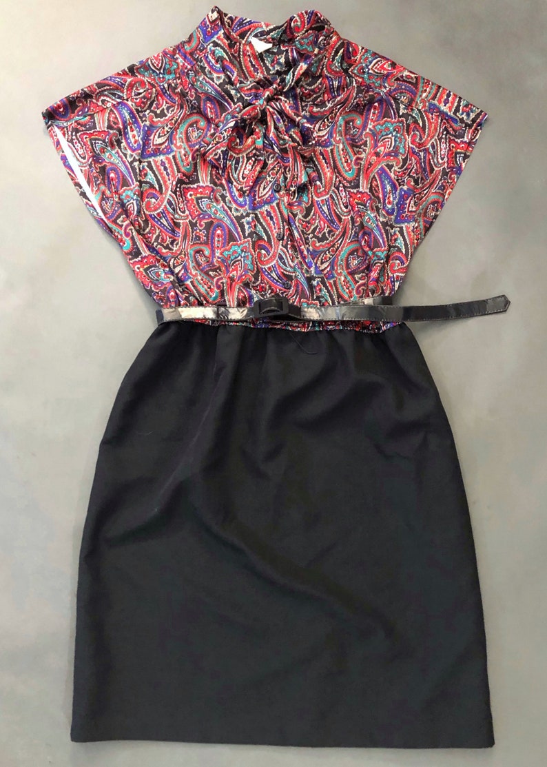 VTG 70s Secretary Ascot Dress Psychedelic Paisley Cap Sleeve Button Down Belted Elastic Waist 1970s Vintage Large L Extra Large XL